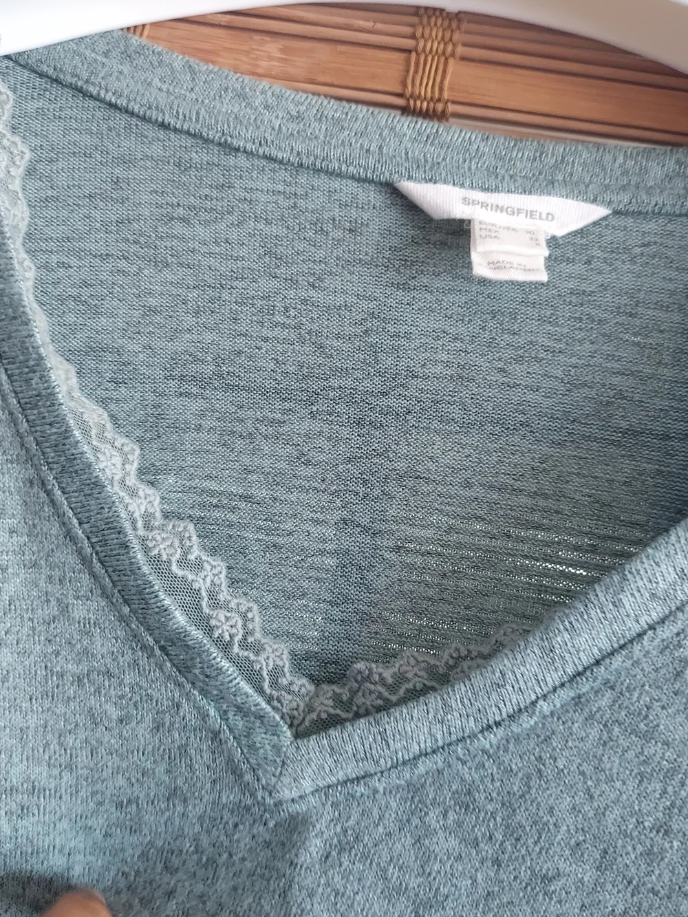 Relaxed V-Neck Long Sleeve Sweater in Teal Green